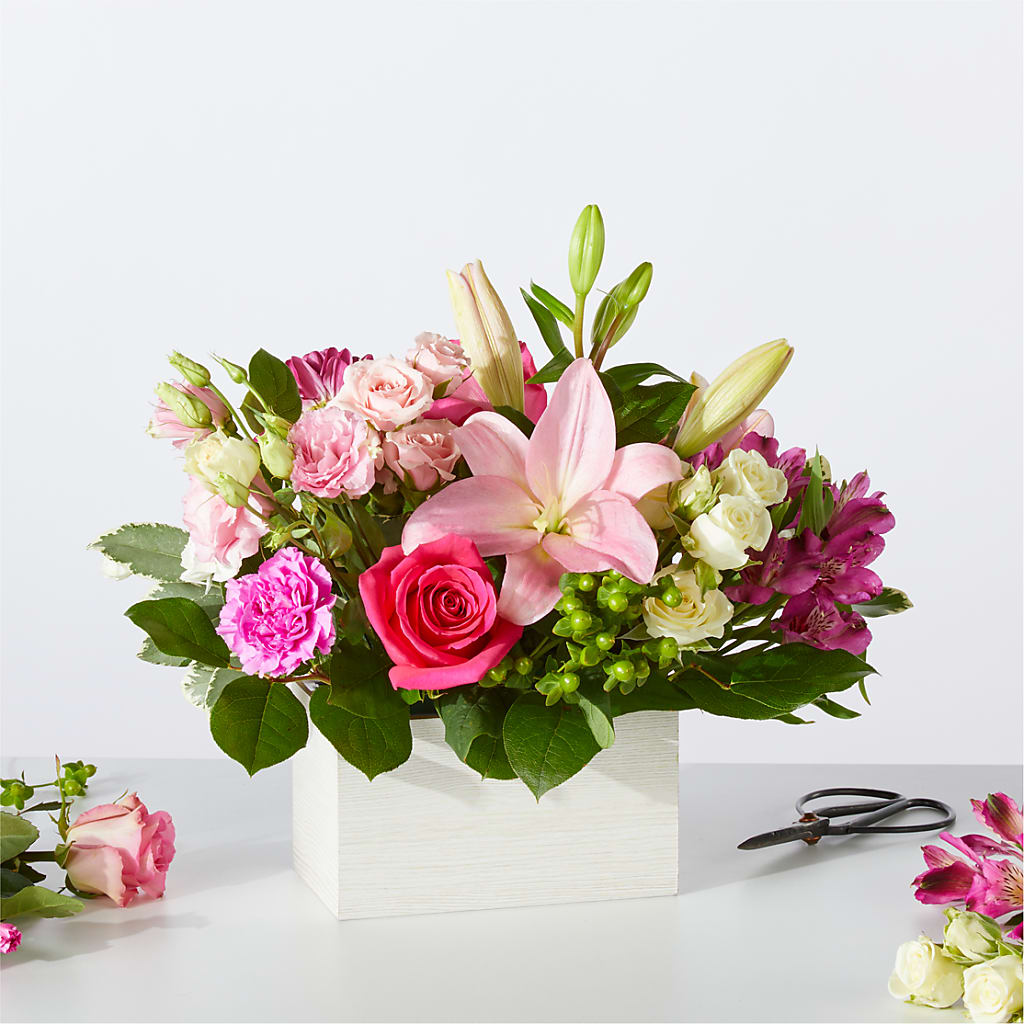 Sweetberry Box – A Florist Original – FONSECA'S FLOWERS, San Bernardino CA