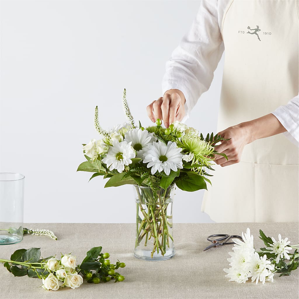 Irish Garden - A Florist Original – FONSECA'S FLOWERS, San Bernardino CA