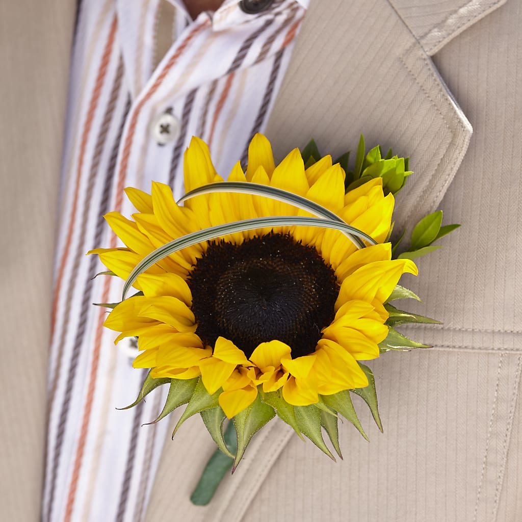 Free Spirit Boutonniere – FONSECA'S FLOWERS, San Bernardino CA