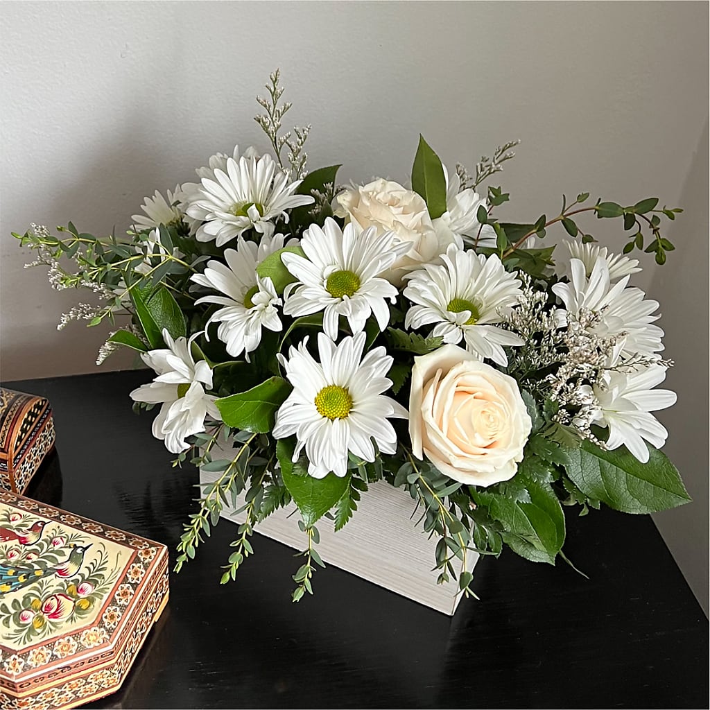 Fresh Linen Box Bouquet – FONSECA'S FLOWERS, San Bernardino CA